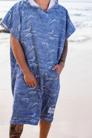 The Reef Surf Poncho is a sand-free, super-absorbent, quick-drying hooded towel. Lightweight, antibacterial and soft, with a pocket and optional waist tie.