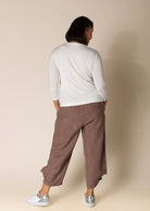 The Addison Linen Pants in Milk Chocolate feature a relaxed, tailored fit with a soft, high-quality linen fabric in a warm, neutral tone. Perfect for any occasion.