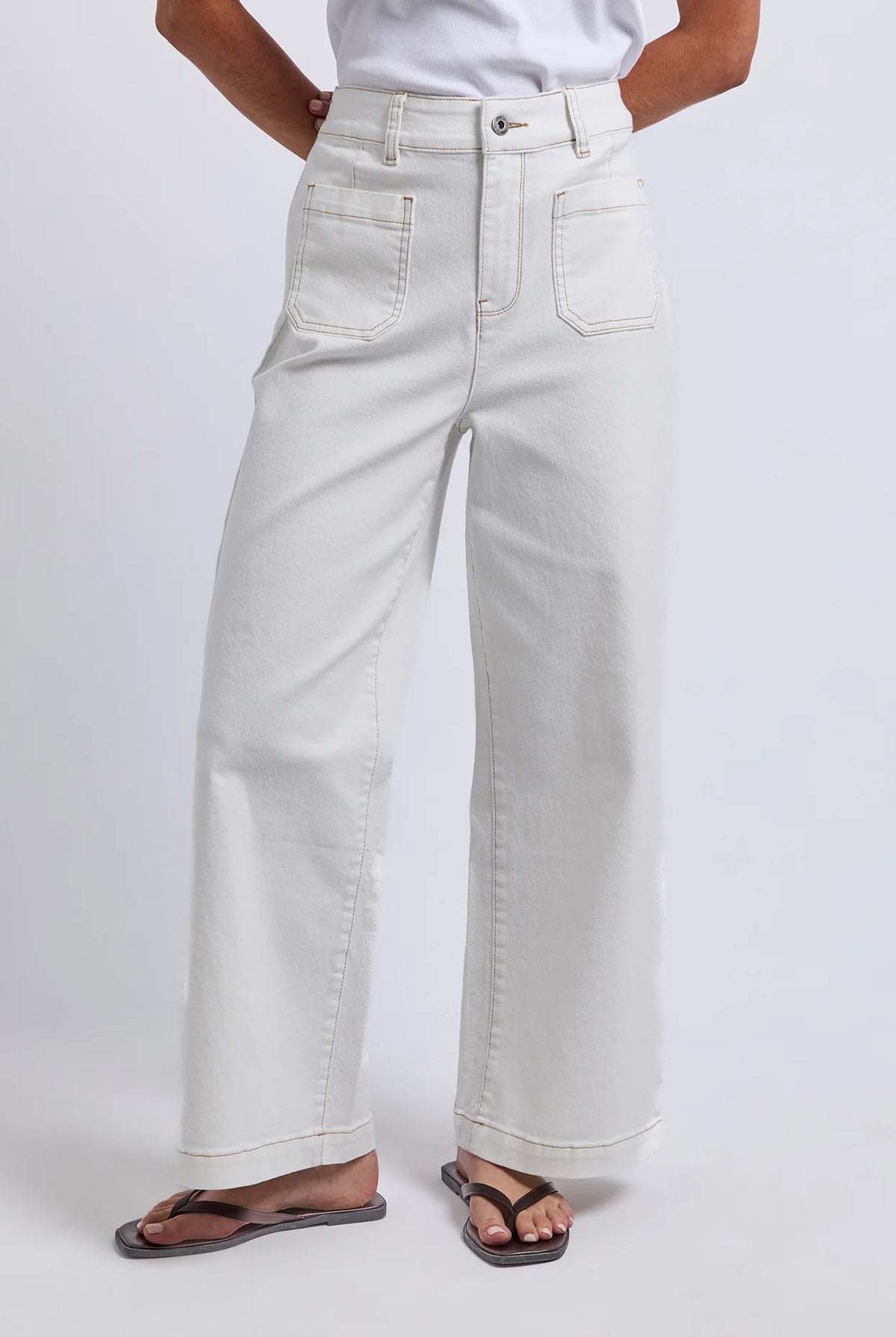 Alyssa Front Pocket Jeans in Vintage White with an ankle-length fit, front pockets and elasticated back waistband.
