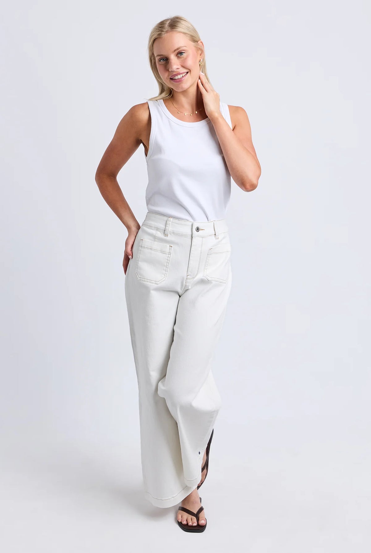 Alyssa Front Pocket Jeans in Vintage White with an ankle-length fit, front pockets and elasticated back waistband.