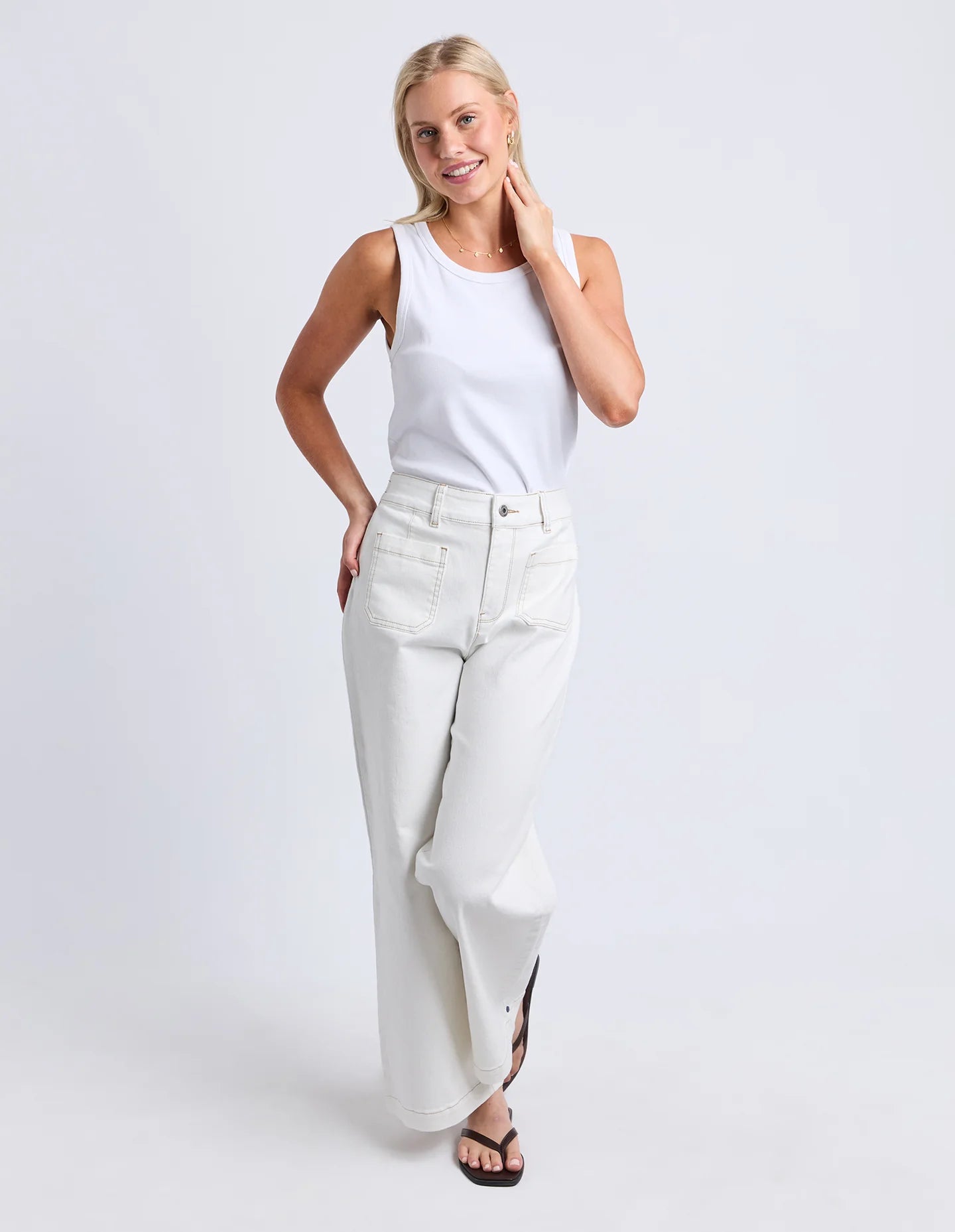 Alyssa Front Pocket Jeans in Vintage White with an ankle-length fit, front pockets and elasticated back waistband.