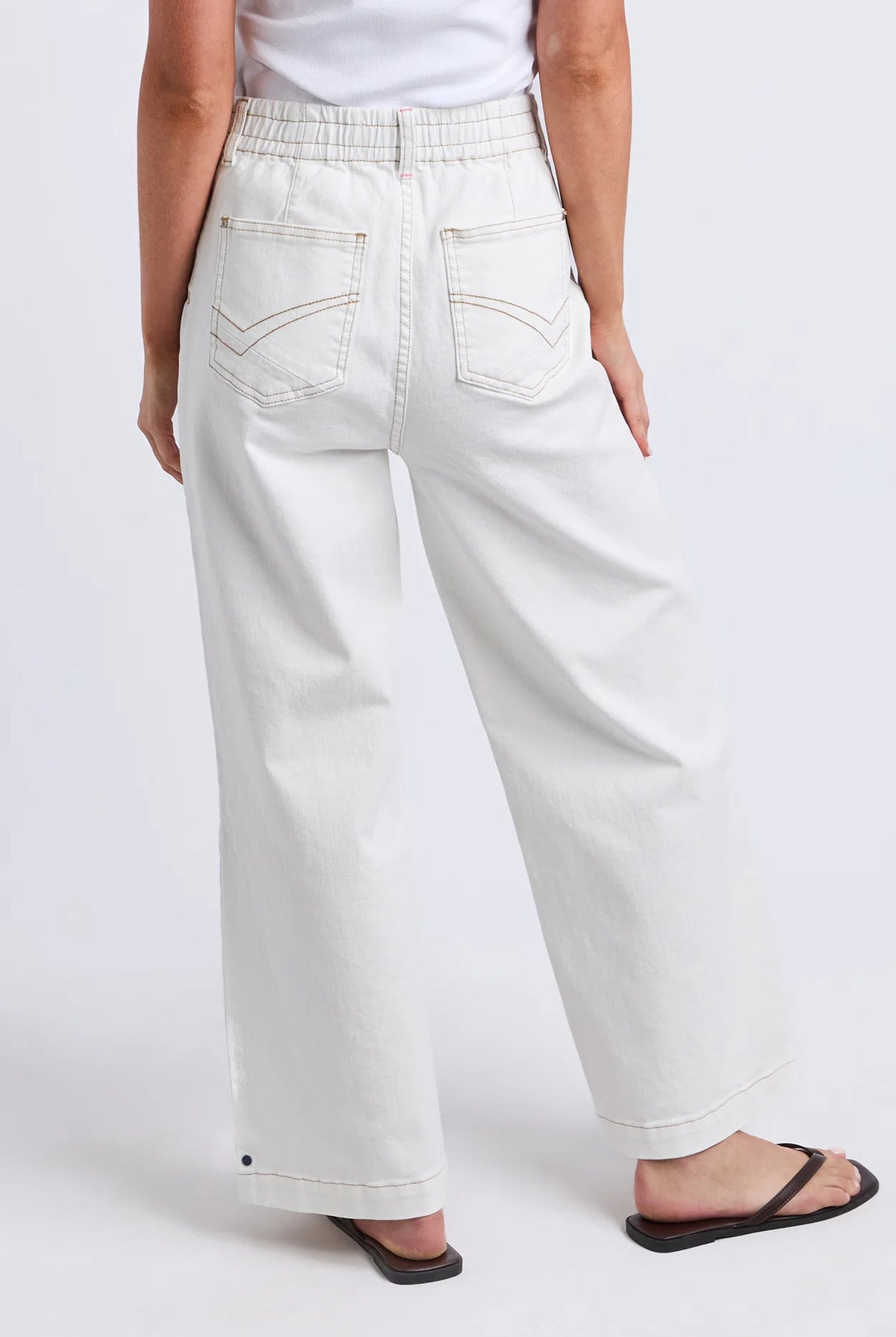 Alyssa Front Pocket Jeans in Vintage White with an ankle-length fit, front pockets and elasticated back waistband.