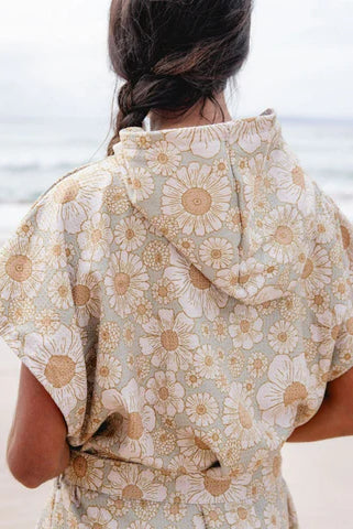 The Casuarina Surf Poncho is a sand-free, super-absorbent, quick-drying hooded towel. Lightweight, antibacterial and soft, with a pocket and optional waist tie.