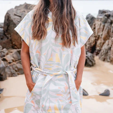 The Hervey Surf Poncho is a sand-free, super-absorbent, quick-drying hooded towel. Lightweight, antibacterial and soft, with a pocket and optional waist tie.