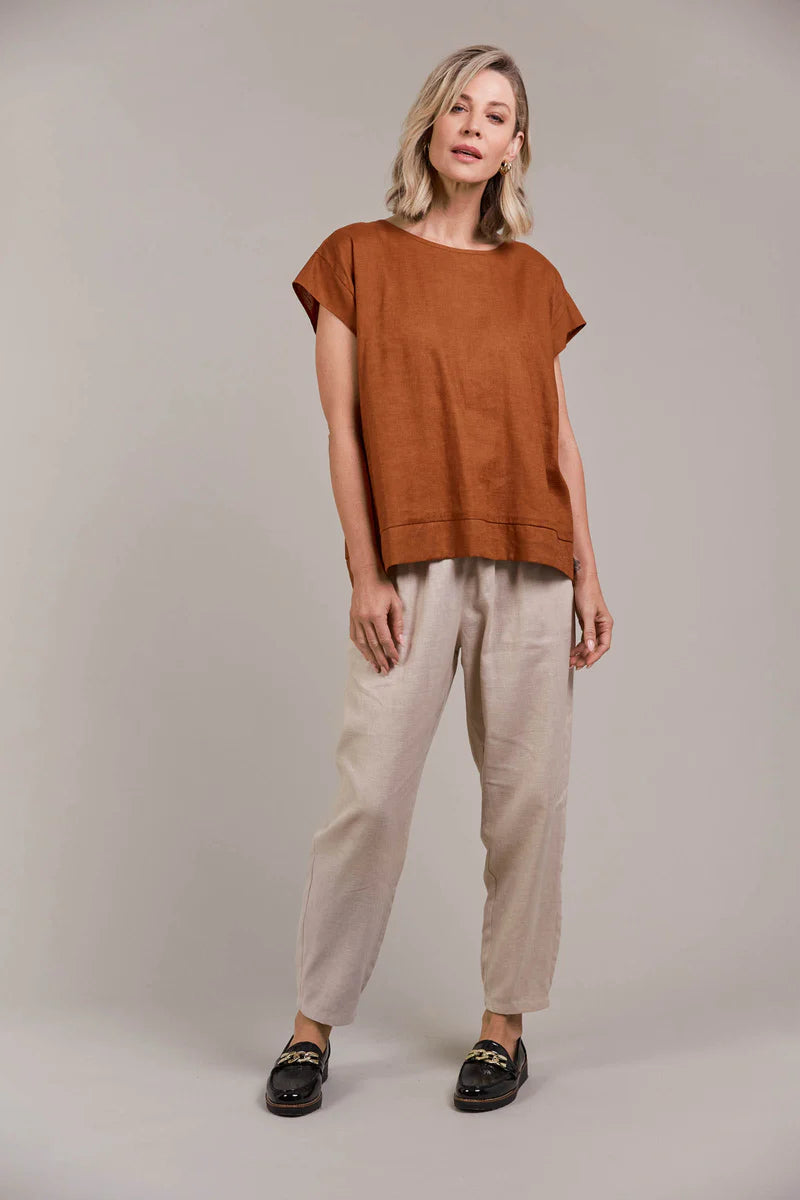 A hazel-colored top made from a linen-cotton blend, featuring a round neckline, short sleeves, high-low hem, and a gathered detail at the back for an effortlessly chic look.