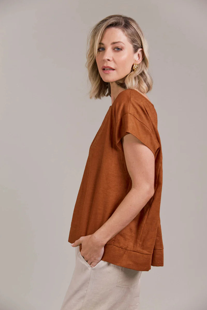 A hazel-colored top made from a linen-cotton blend, featuring a round neckline, short sleeves, high-low hem, and a gathered detail at the back for an effortlessly chic look.