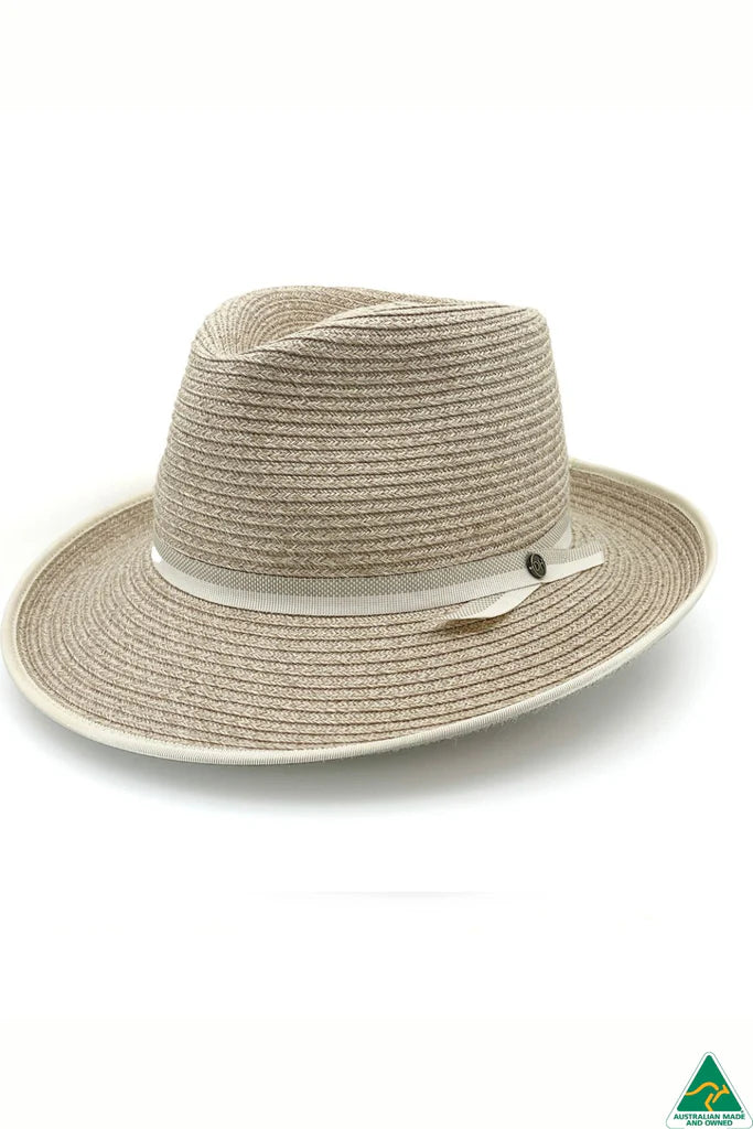 Laura Flexibraid® Fedora in Mix Camel with tonal band, adjustable ComfyFit, and UPF50+ sun protection. Lightweight and crush-resistant design.