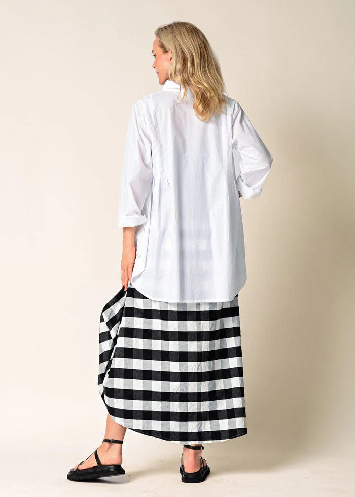 White Nia Top made from 100% cotton, featuring pleated details on the front panel and two functional pockets for a stylish and comfortable look.