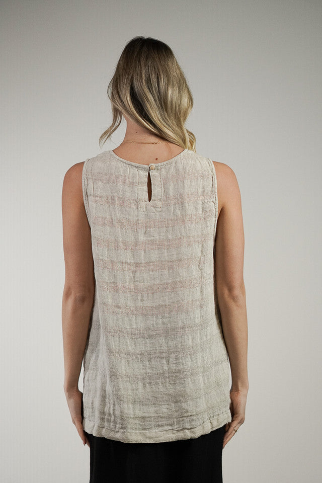 Natural combo Sienna linen top with a relaxed fit, breathable mesh texture and soft stonewashed finish.