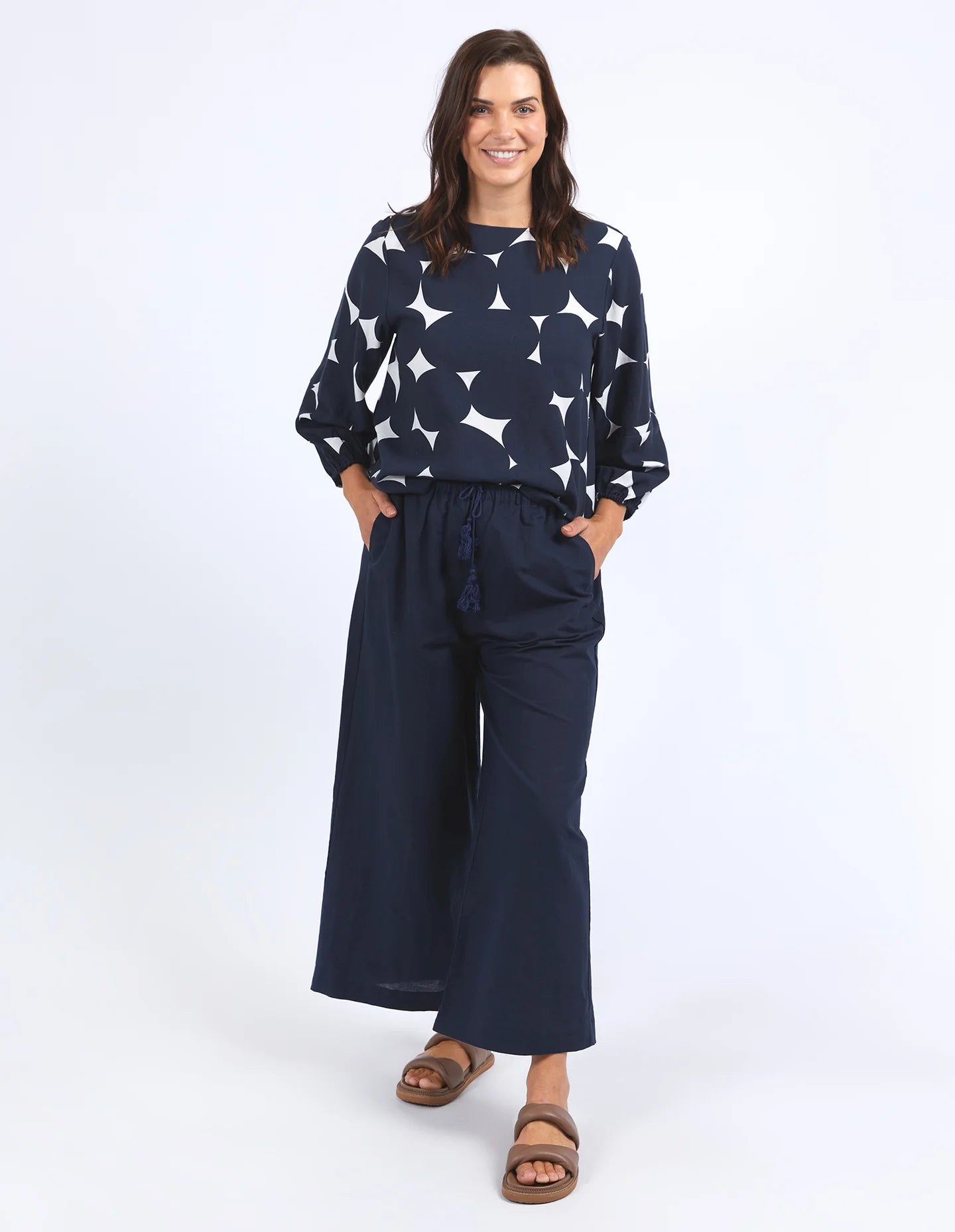 Light and flowy Demi Spot Top featuring an exclusive Elm spot print. Designed with an easy-fit shape and crafted from a breathable linen-lyocell blend for comfort and elegance.