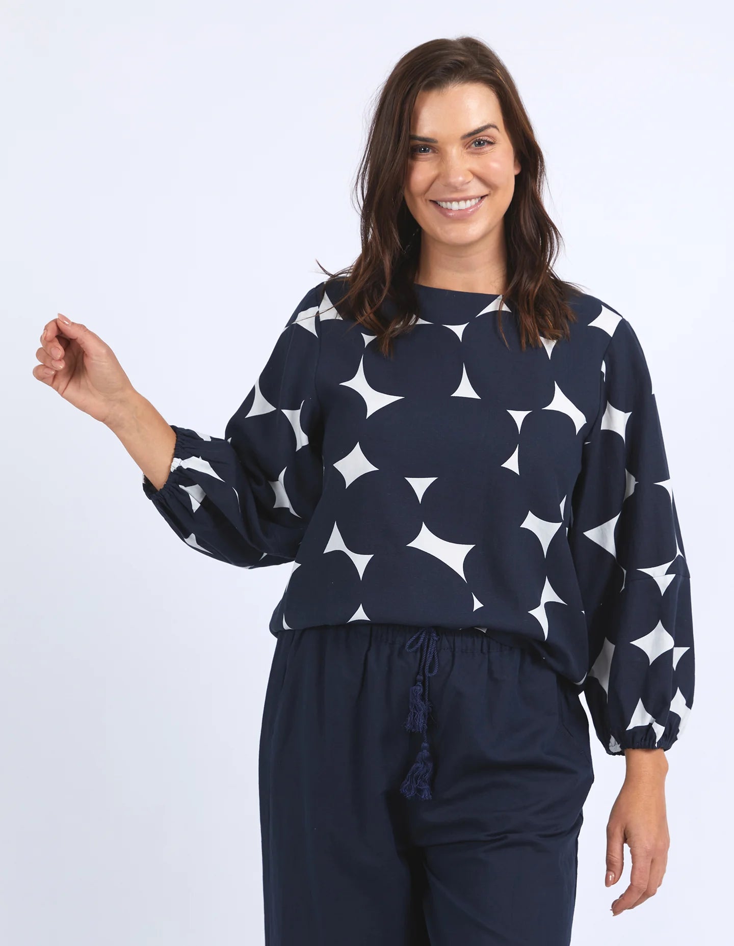 Light and flowy Demi Spot Top featuring an exclusive Elm spot print. Designed with an easy-fit shape and crafted from a breathable linen-lyocell blend for comfort and elegance.