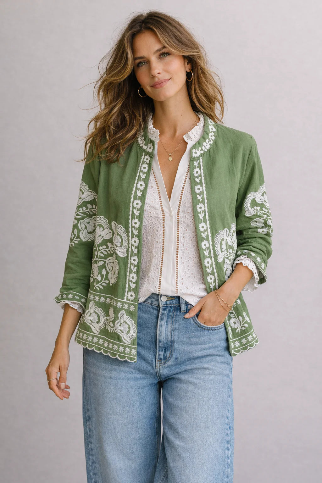 Olivine Jacket in 100% premium linen featuring detailed floral embroidery and a relaxed, lightweight style.