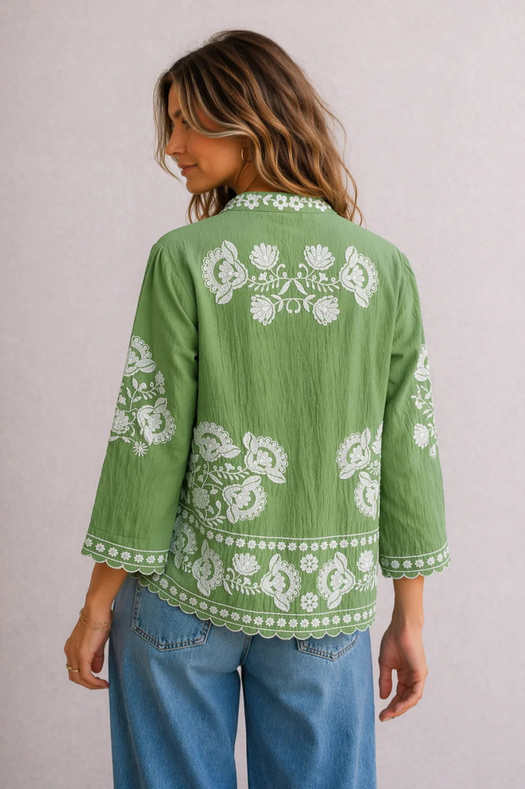 Olivine Jacket in 100% premium linen featuring detailed floral embroidery and a relaxed, lightweight style.