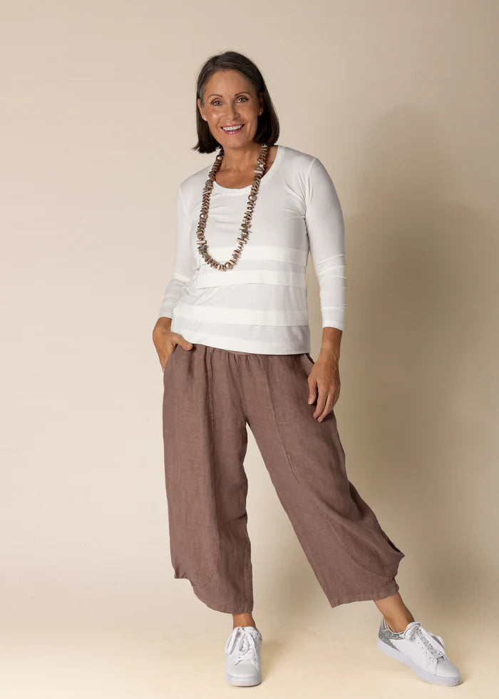 The Addison Linen Pants in Milk Chocolate feature a relaxed, tailored fit with a soft, high-quality linen fabric in a warm, neutral tone. Perfect for any occasion.