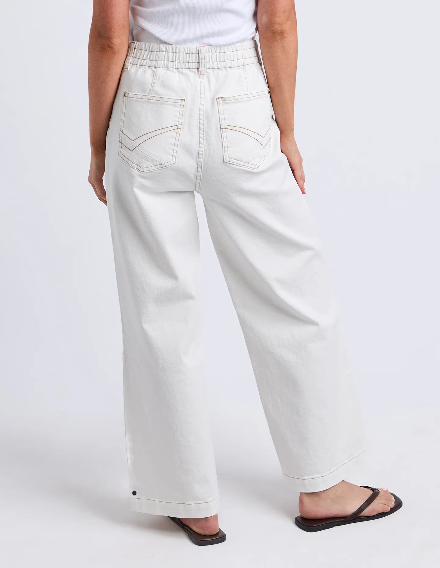 Alyssa Front Pocket Jeans in Vintage White with an ankle-length fit, front pockets and elasticated back waistband.
