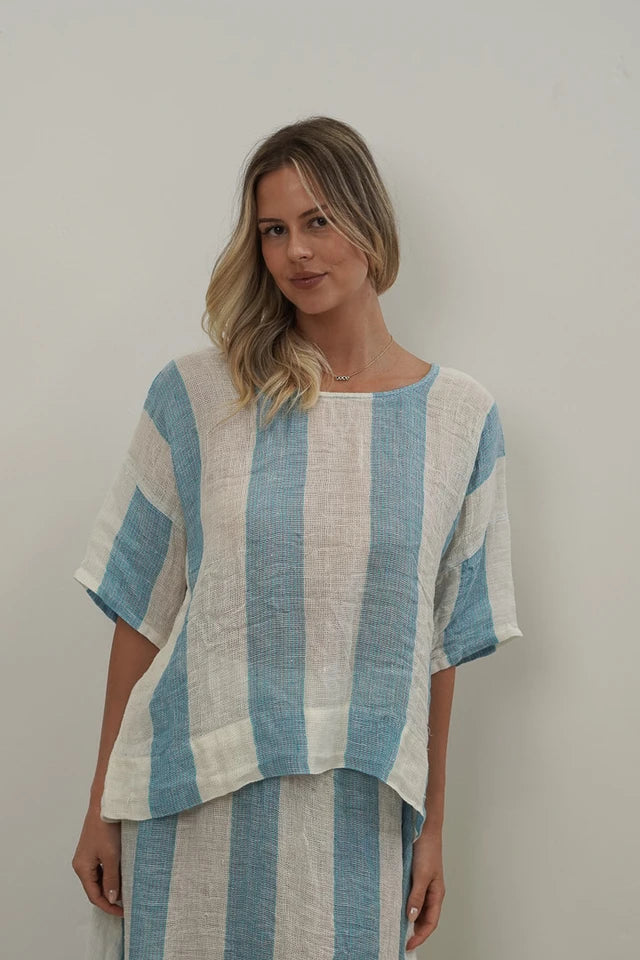 Barbara Top in 100% mesh stonewashed linen with a relaxed, lightweight and comfortable fit.