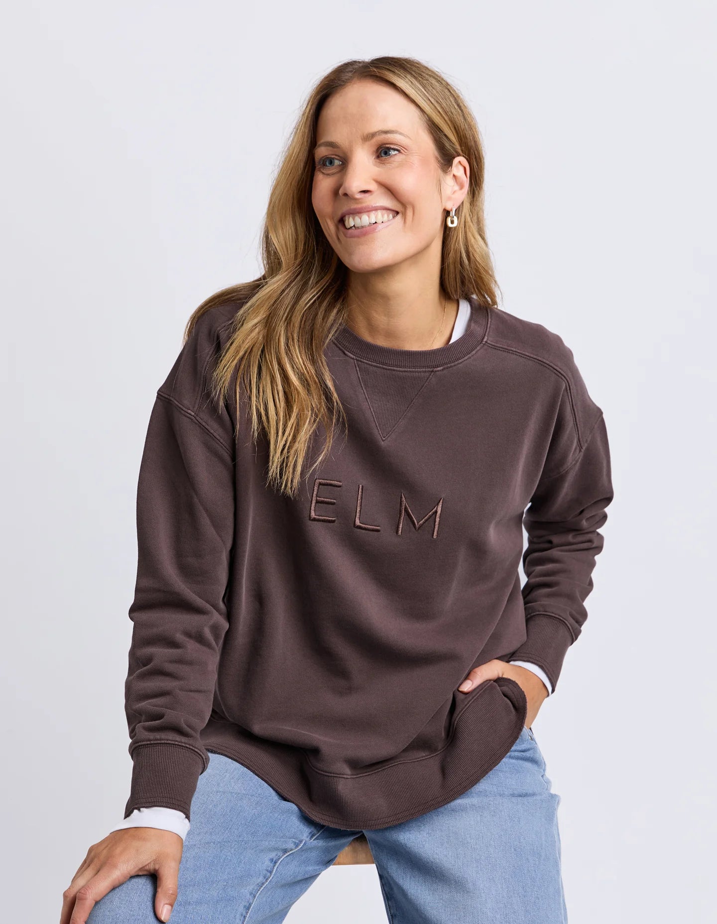Established Crew in Coffee with chest embroidery, raw hem detail, scooped hemline and a relaxed fit in 100% cotton fleece.
