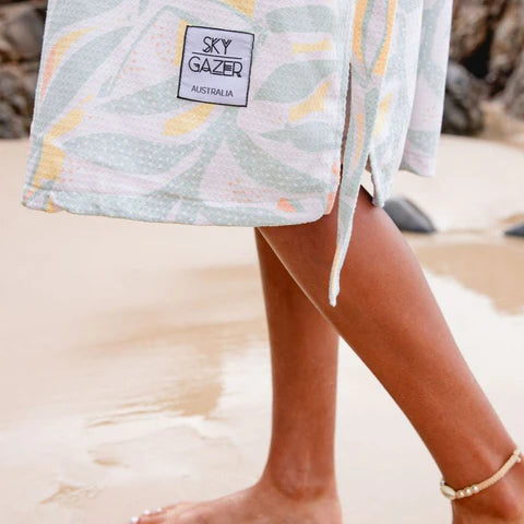 The Hervey Surf Poncho is a sand-free, super-absorbent, quick-drying hooded towel. Lightweight, antibacterial and soft, with a pocket and optional waist tie.