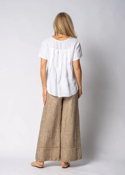 Latte full-length linen pants made from 100% lightweight, breathable linen. Designed with an airy, relaxed cut for unrestricted movement and all-day comfort, offering a clean, timeless look suitable for warm-weather wear