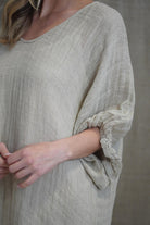 A breezy and elegant kaftan made from 100% mesh stonewashed linen in a natural hue. Designed with a relaxed fit, elasticated sleeves for comfort, and side splits for added movement. Lightweight, breathable, and effortlessly stylish—perfect for warm days, beachside retreats, or casual layering.