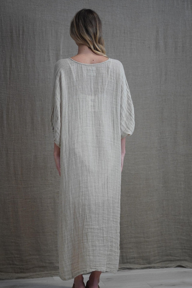 A breezy and elegant kaftan made from 100% mesh stonewashed linen in a natural hue. Designed with a relaxed fit, elasticated sleeves for comfort, and side splits for added movement. Lightweight, breathable, and effortlessly stylish—perfect for warm days, beachside retreats, or casual layering.