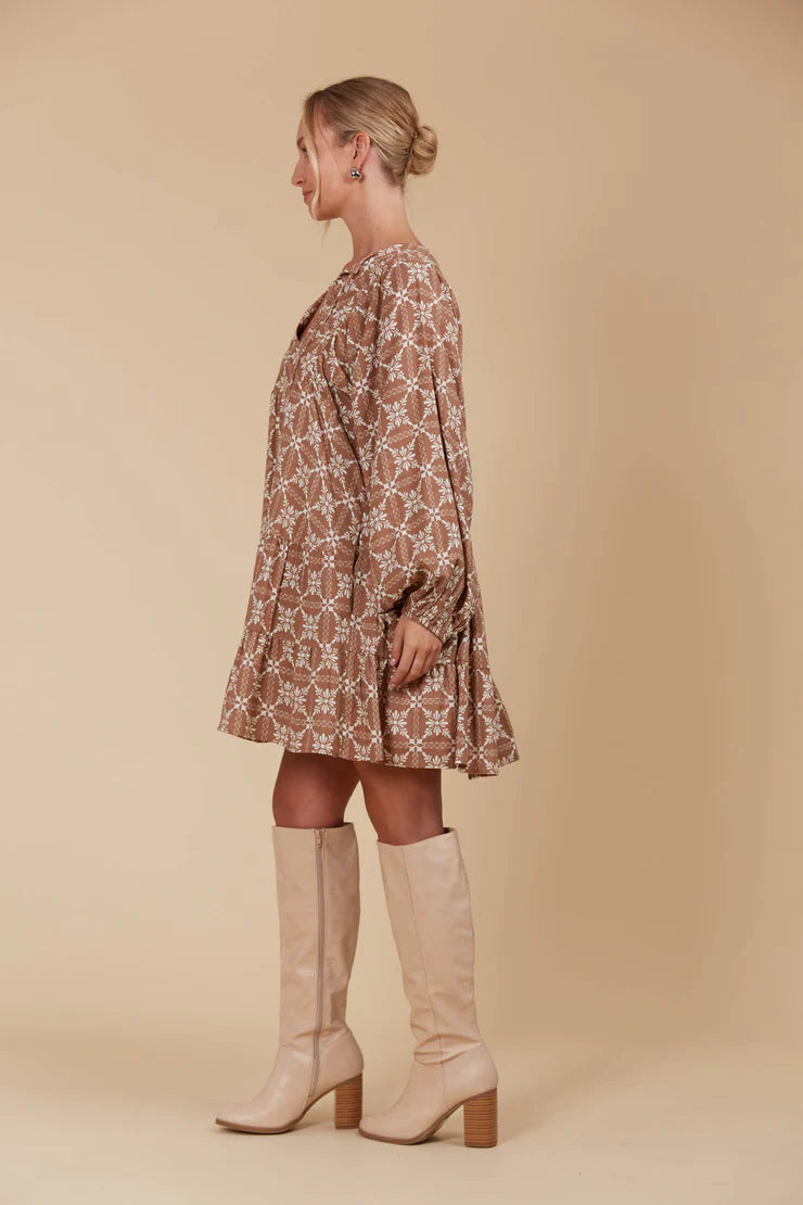 Mini linen-blend dress with a graceful V-neckline, voluminous sleeves, and a full hem, ideal for both warm-weather outings and layered cool-season looks.