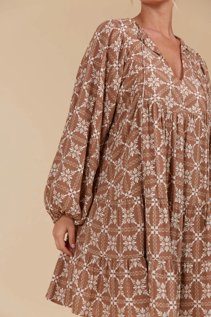 Mini linen-blend dress with a graceful V-neckline, voluminous sleeves, and a full hem, ideal for both warm-weather outings and layered cool-season looks.